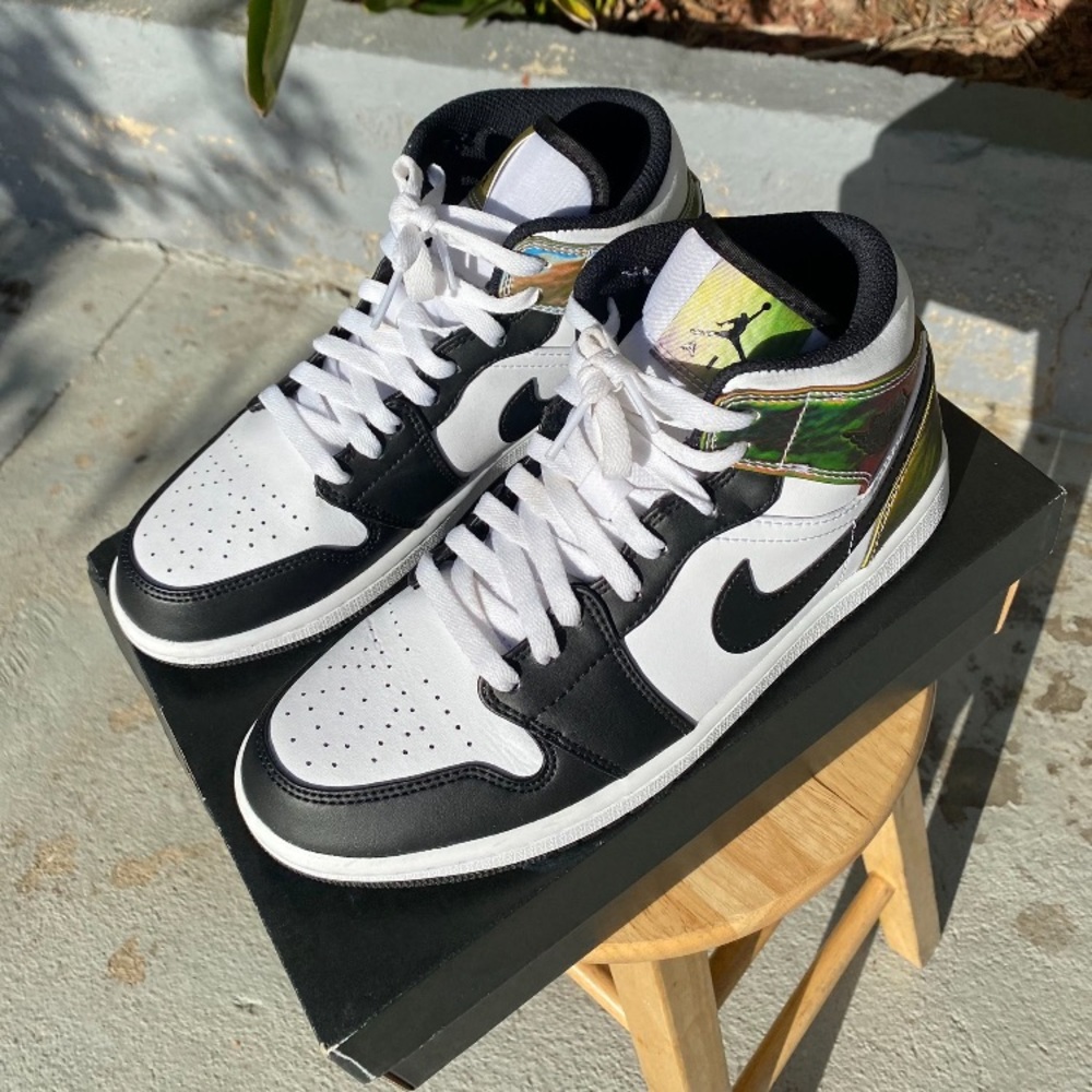 Jordan mid reflective size 8 men or 10 women